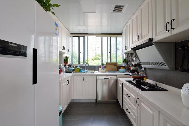 昆明90后美女设计师，半包7万却装出了几十万的效果！